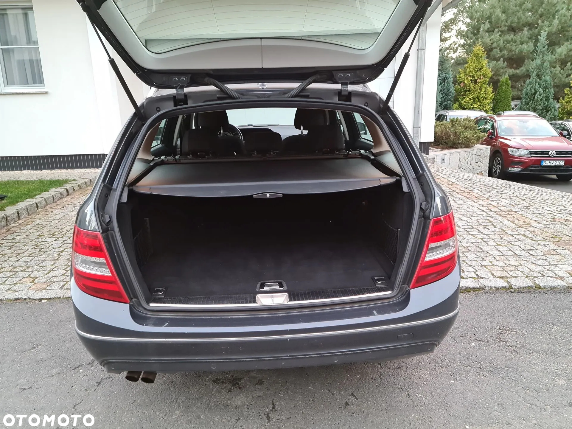 Mercedes-Benz Klasa C 180 CGI BlueEff Elegance - 33