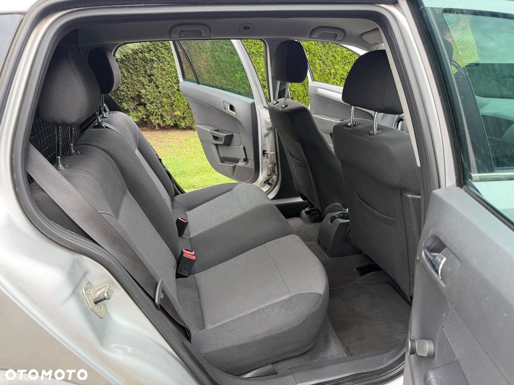 Opel Astra 1.6 Caravan Enjoy - 23
