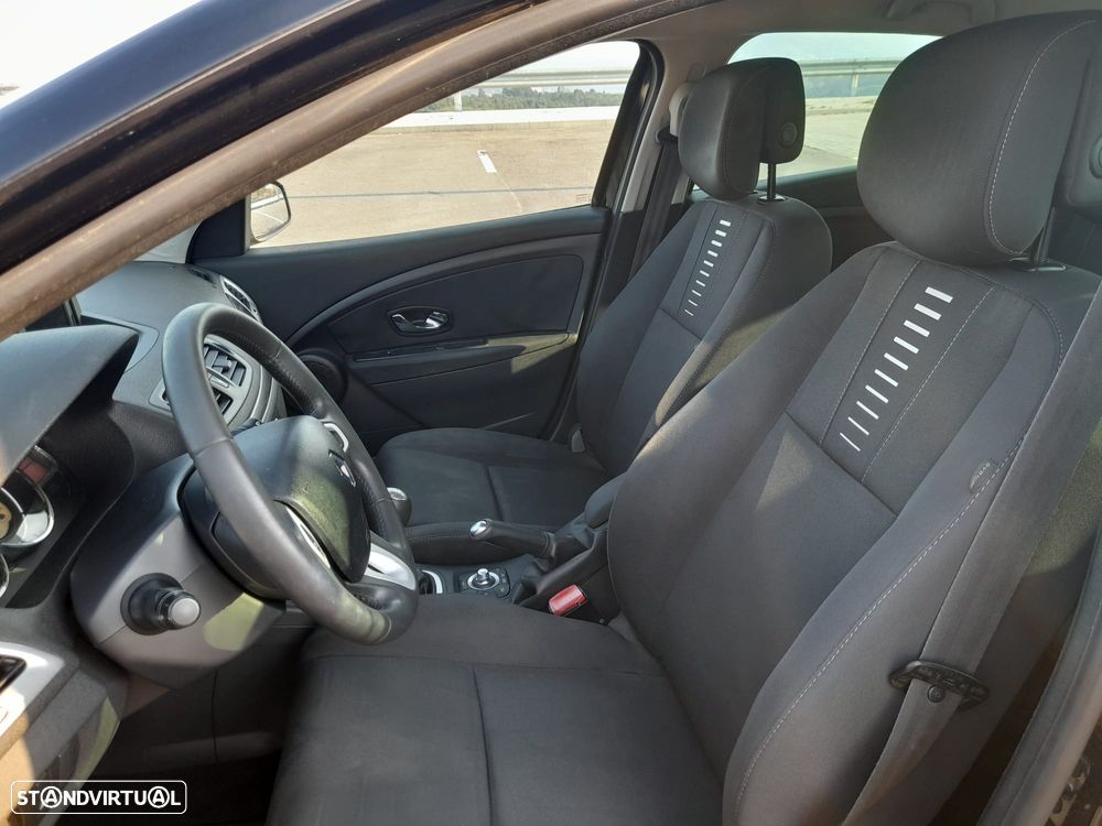 Renault Mégane 1.5 dCi Dynamique S - 8