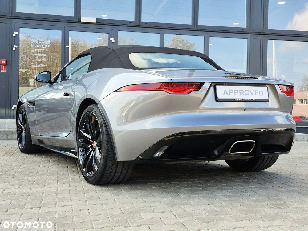 Jaguar F-Type - 12