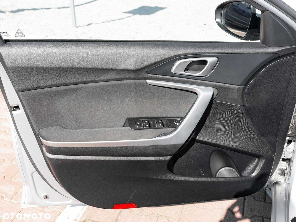 Kia Ceed 1.5 T-GDI M DCT - 12