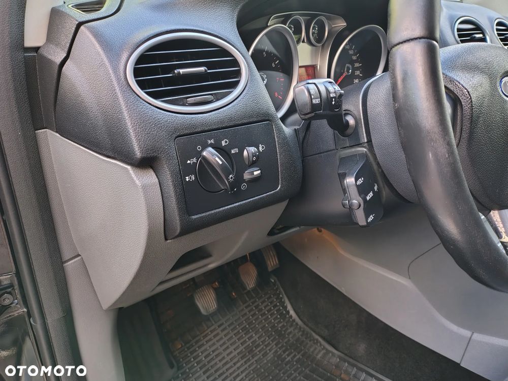 Ford Focus 1.8 Sport - 23