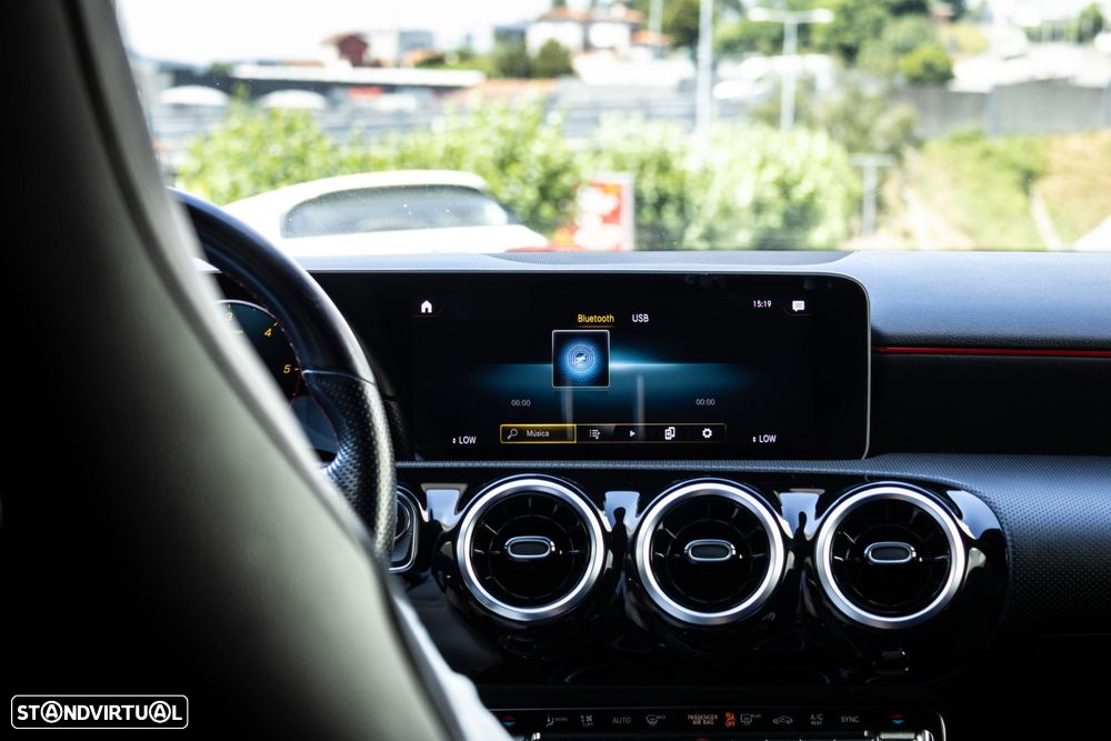 Mercedes-Benz A 180 d AMG Line - 35