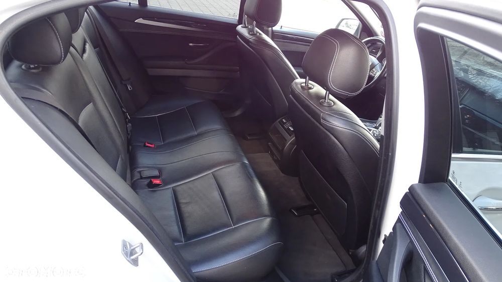 BMW Seria 5 520d Sport - 13