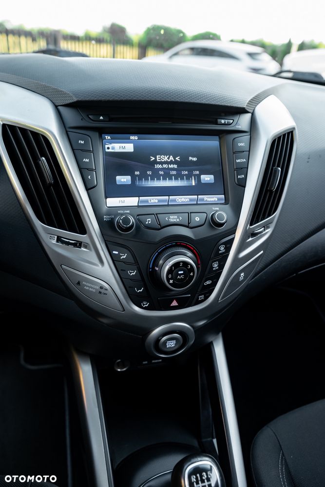 Hyundai Veloster 1.6 Premium - 32