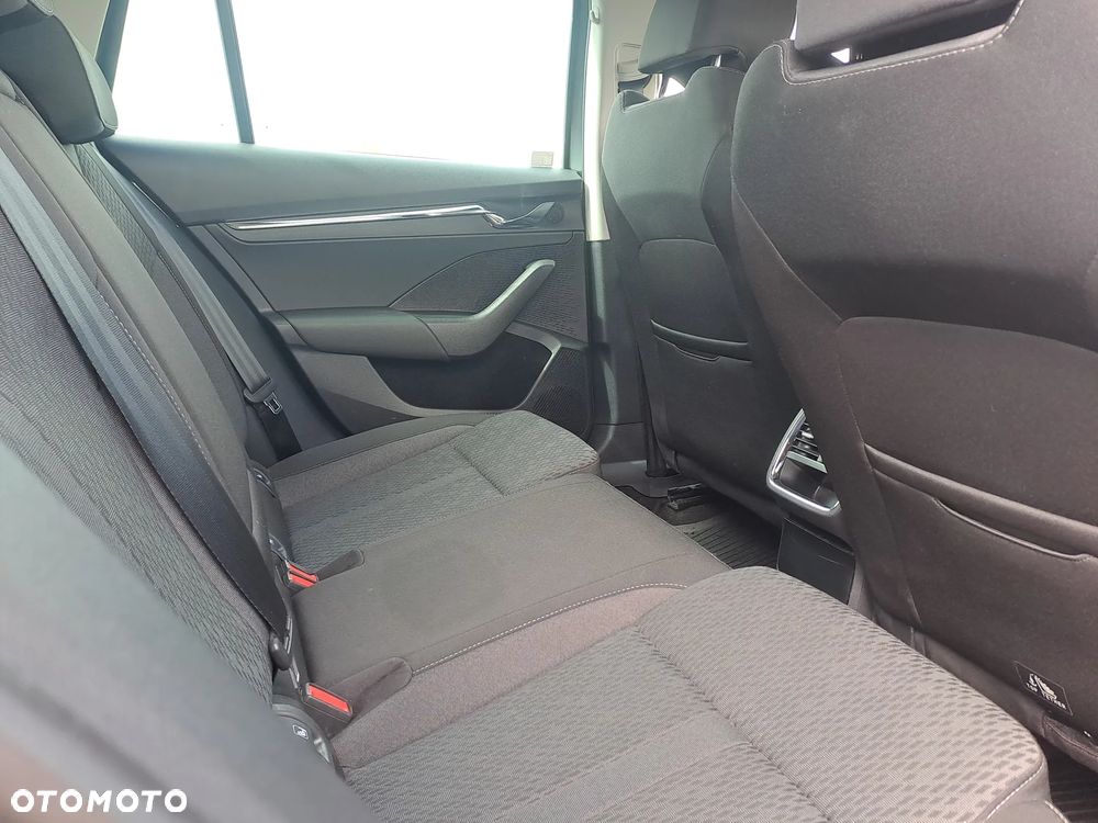 Skoda Octavia ver-1-5-tsi-e--tec-style-dsg - 12
