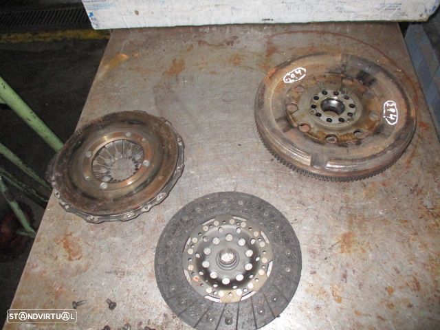 Embraiagem 071141025 VW BORA 1999 2.3I LUK / 220MM Bimassa Completo - 2