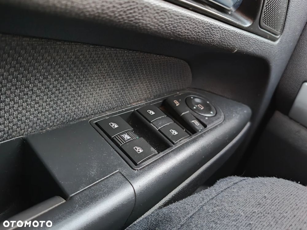 Peugeot 807 HDi 110 Esplanade - 23