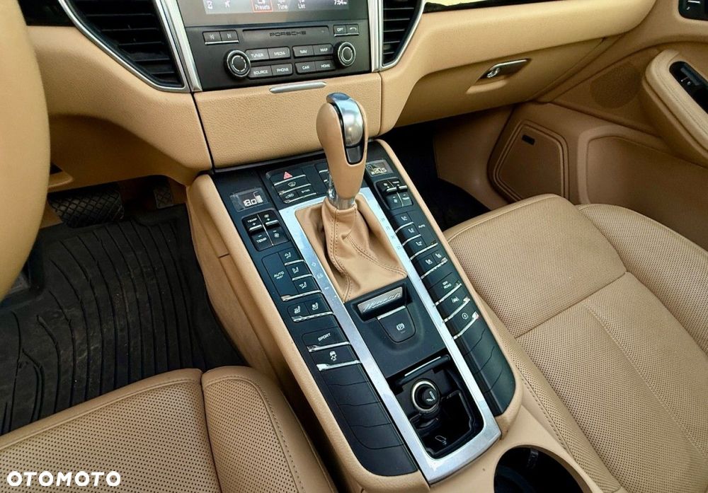 Porsche Macan - 40