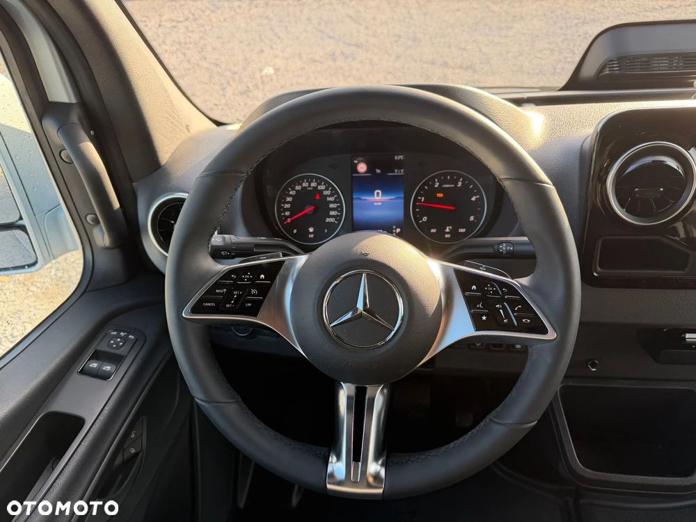 Mercedes-Benz Sprinter 519 - 24