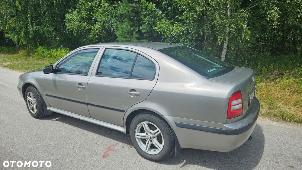 Skoda Octavia 1.6 Tour - 4