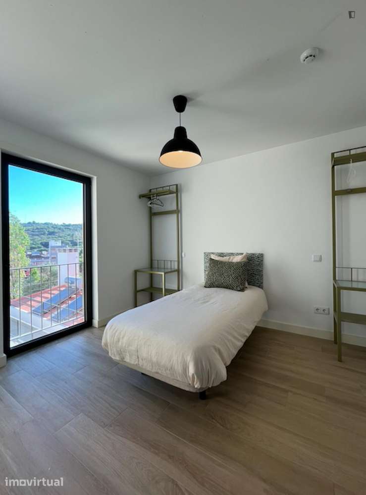 Quarto - localizado em Benfica Lisbon - Grande imagem: 2/14