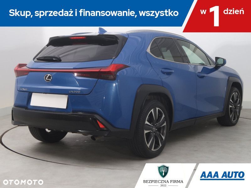 Lexus UX - 7