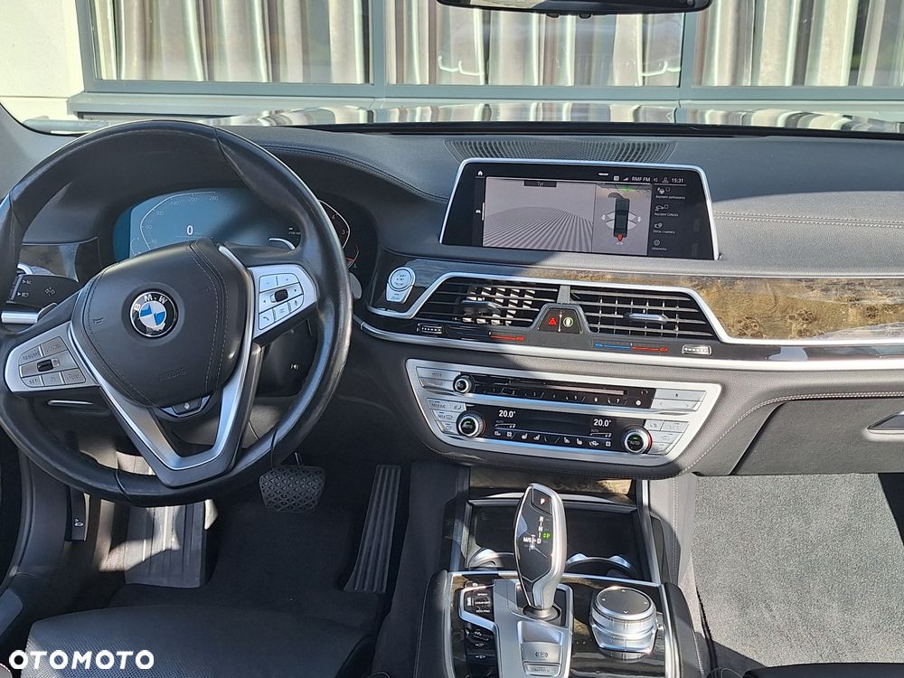 BMW Seria 7 750Li xDrive - 16