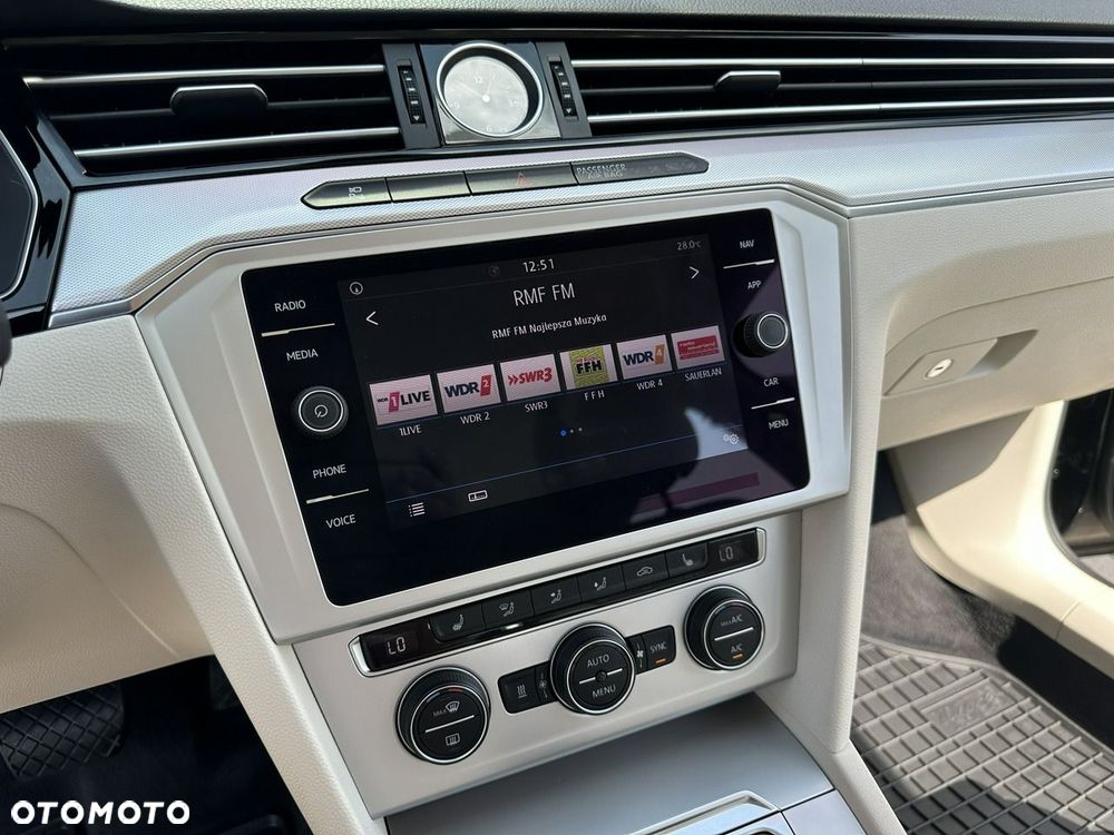 Volkswagen Passat Variant - 23