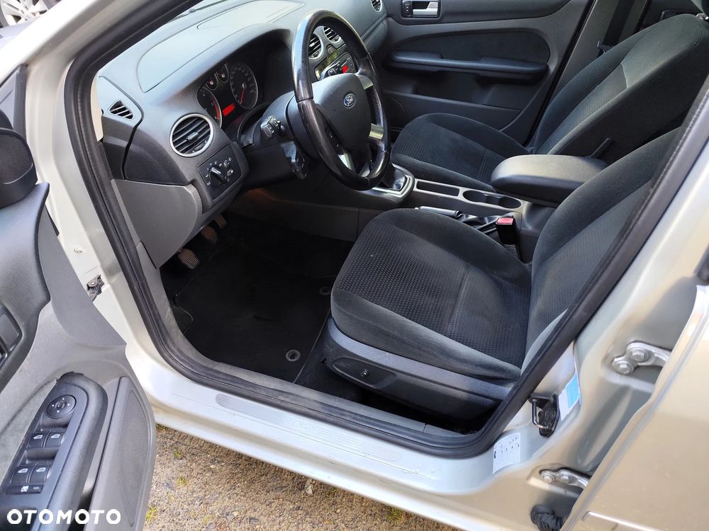 Ford Focus 1.6 TDCi DPF Ghia - 9