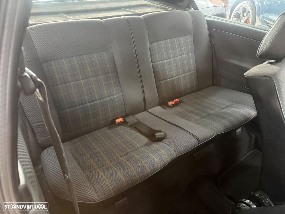 VW Golf 1.8 GTI 16V - 23