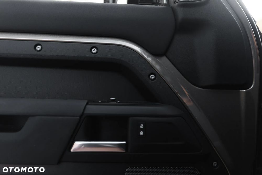 Land Rover Defender 3.0 D200 mHEV - 30