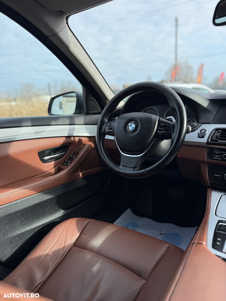 BMW Seria 5 525d xDrive - 12