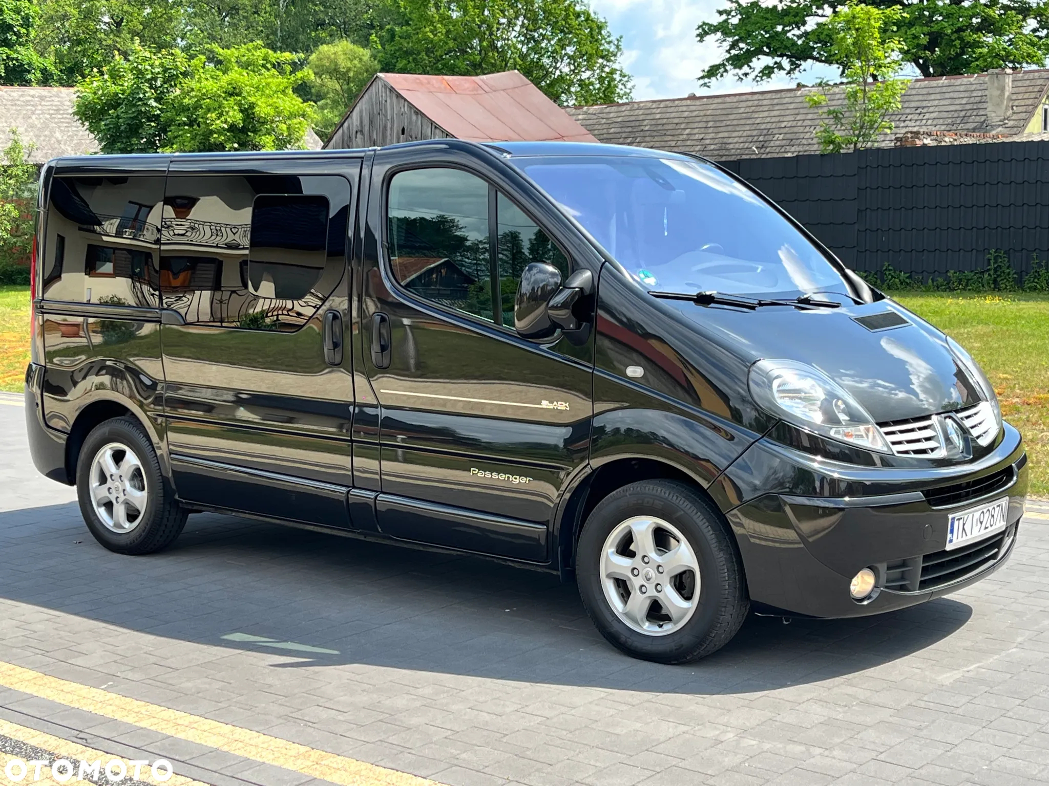 Renault Trafic Grand Passenger Black Edition - 2