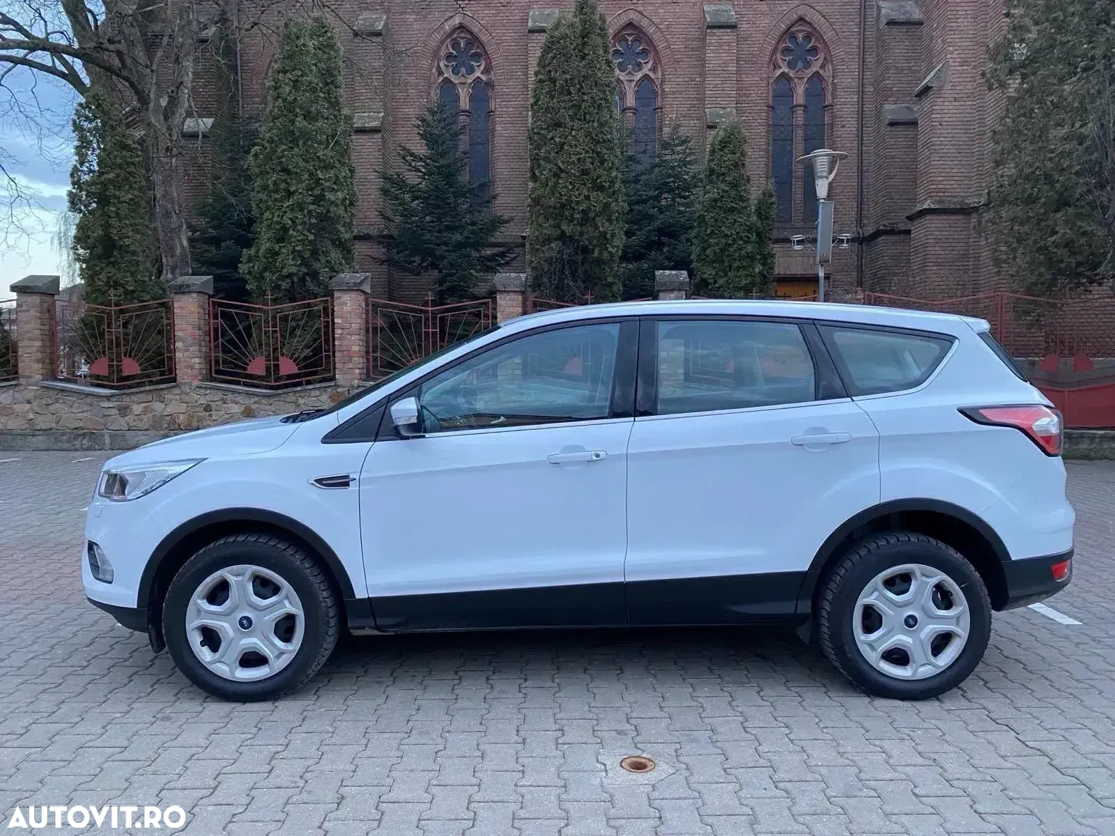 Ford Kuga 1.5 EcoBoost 2x4 Cool & Connect - 3