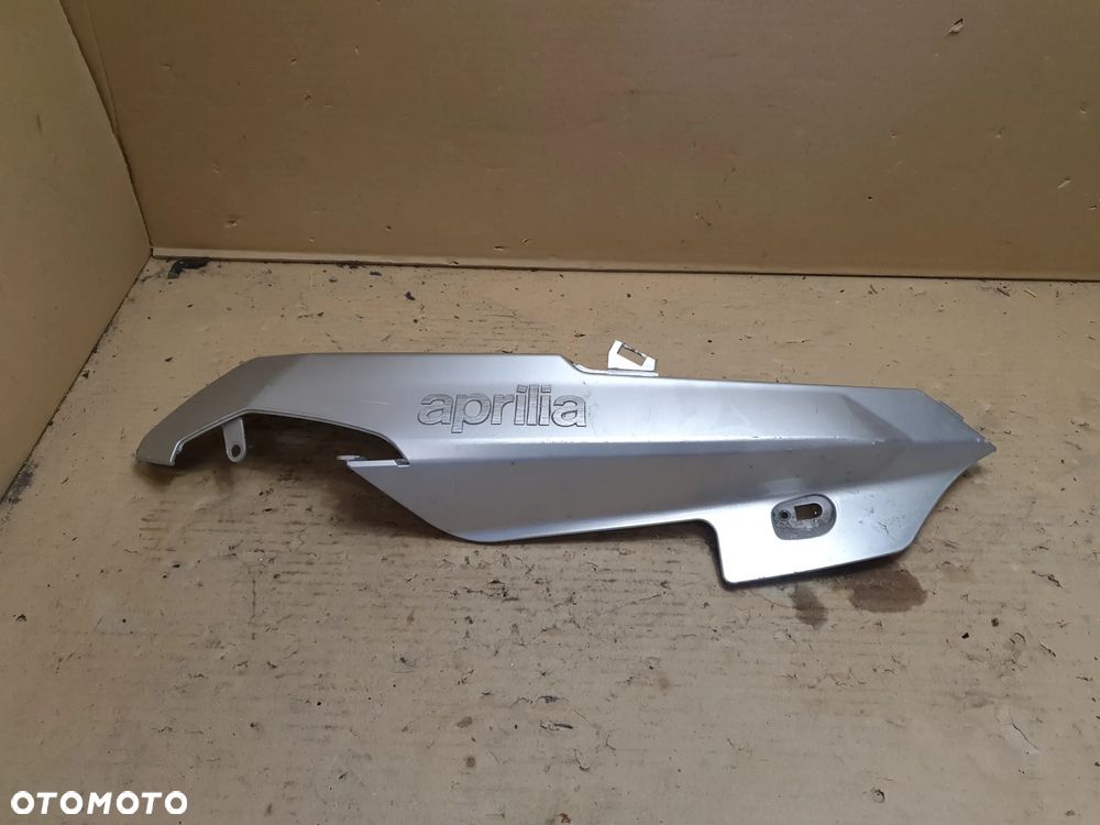 Aprilia Shiver 750 GT Prawy bok osłona prawa 890820 - 2