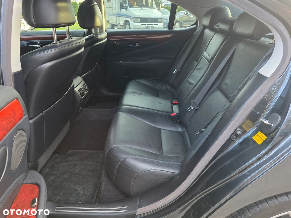 Lexus LS - 28