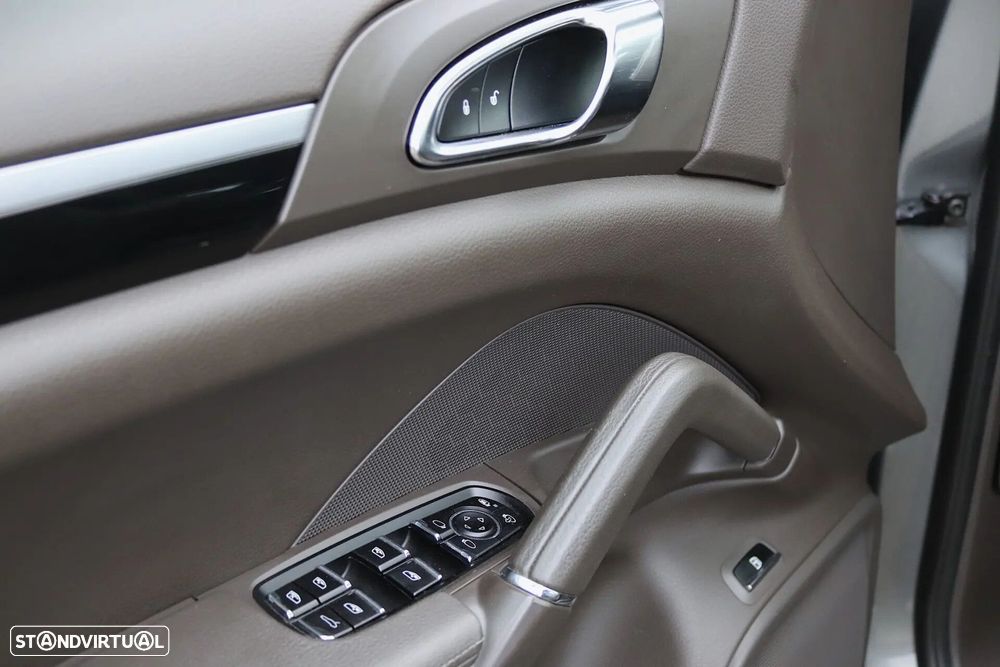 Porsche Cayenne S E-Hybrid - 13
