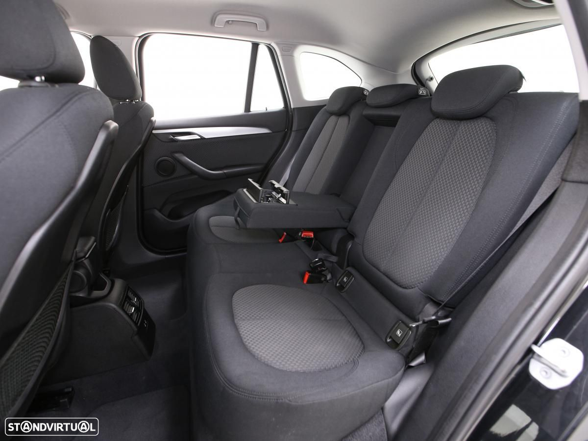 BMW X1 25 e xDrive Corporate Edition - 11