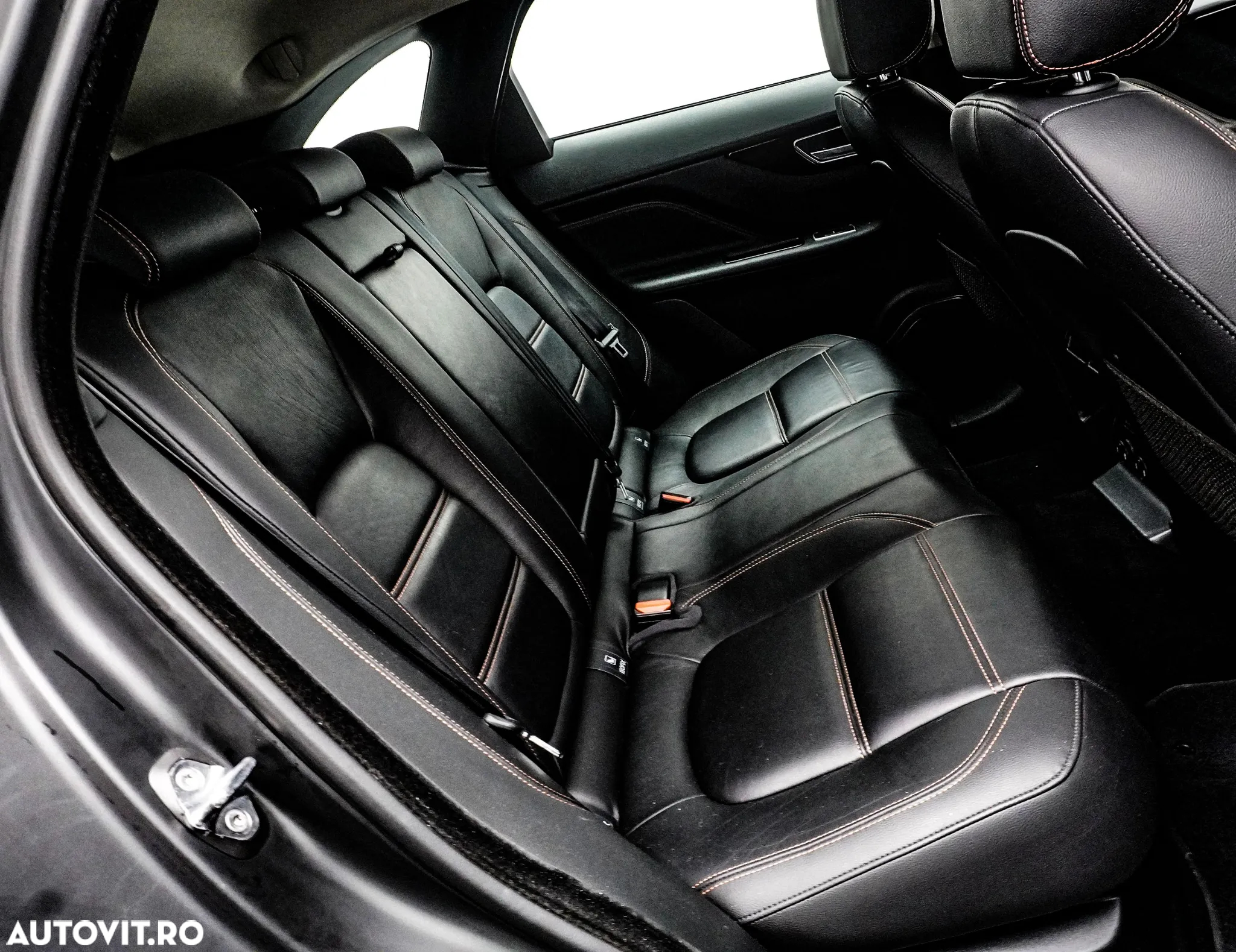 Jaguar F-Pace 20d AWD Chequered Flag - 17