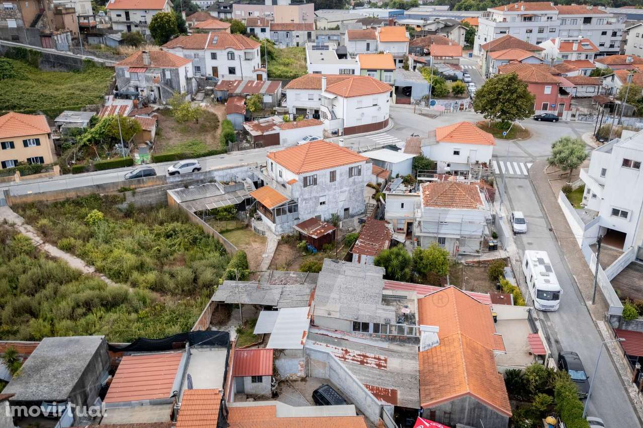 Moradia Isolada com Grande Potencial em Fundo de Vila, S. João da Made - Grande imagem: 5/9