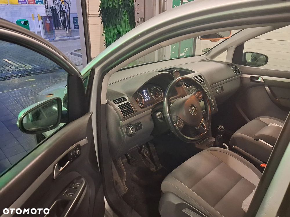 Volkswagen Touran 1.6 TDI DPF BlueMotion Technology Highline - 4