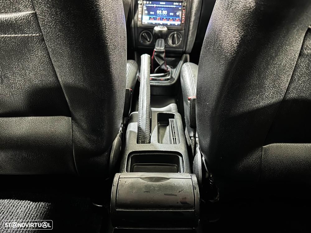 VW Golf 1.9 TDi 25 Anos - 26