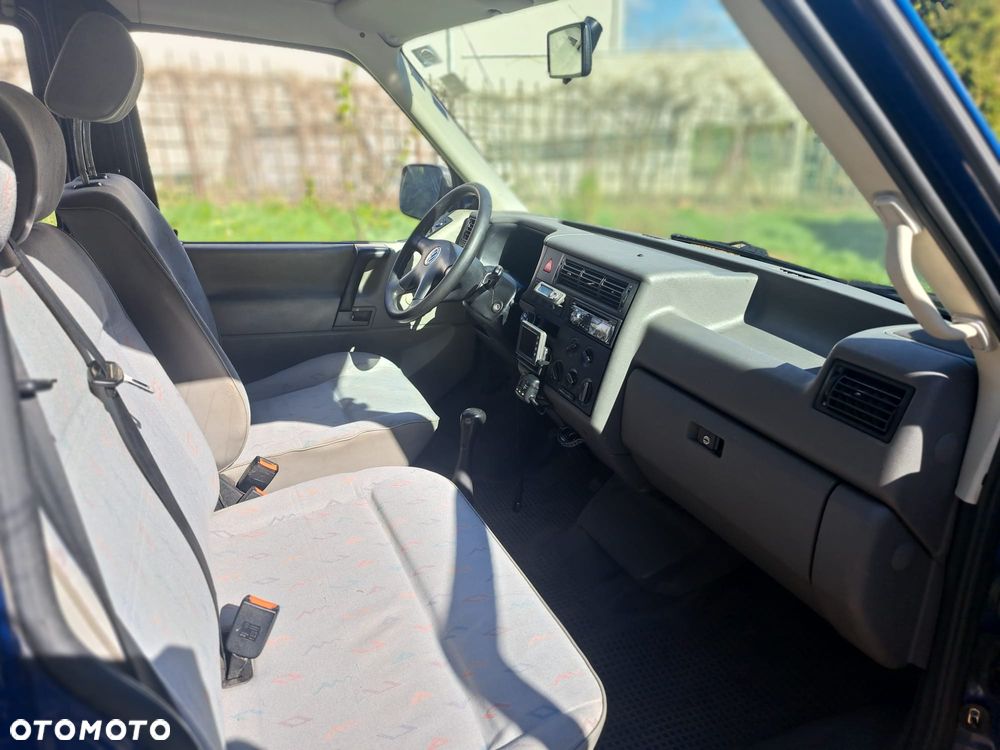 Volkswagen Caravelle - 8