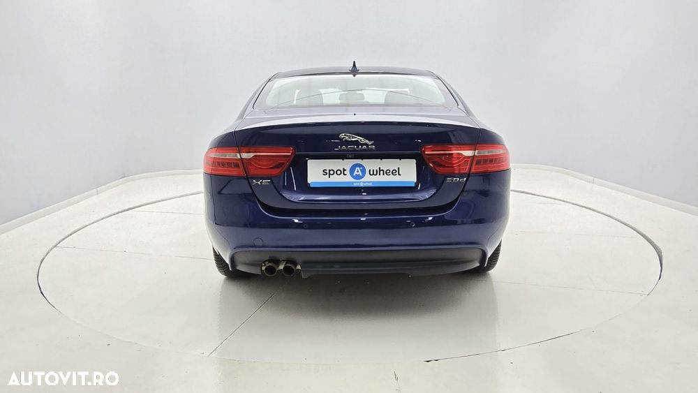 Jaguar XE - 7