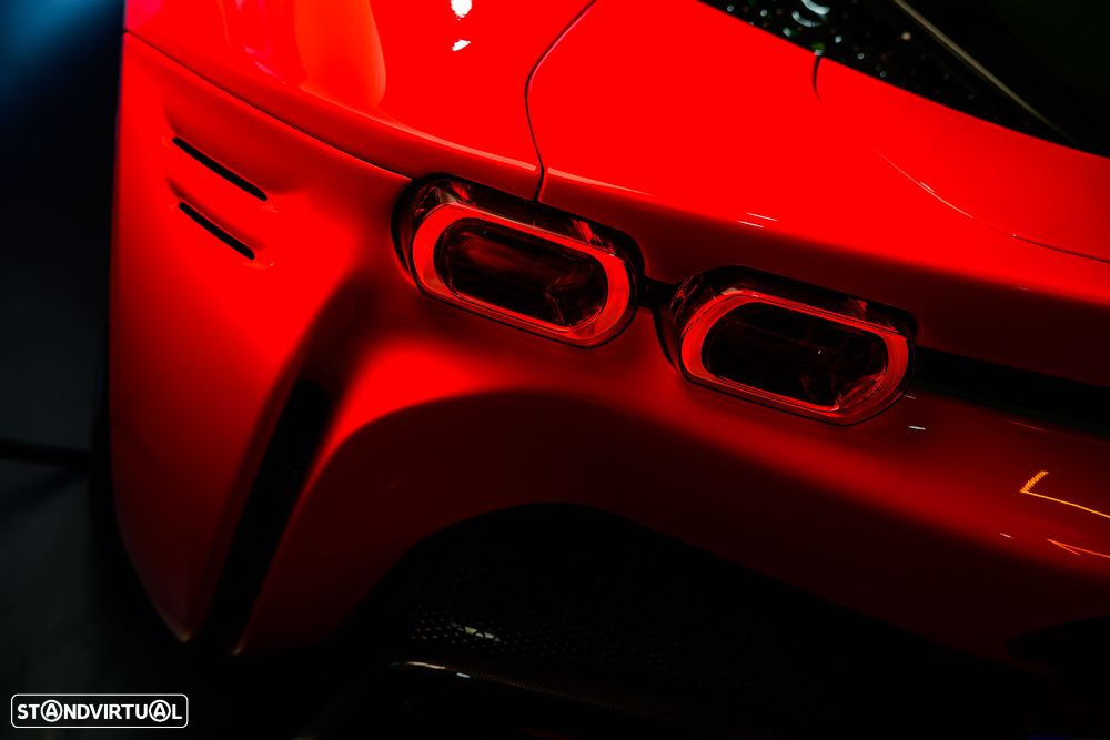 Ferrari SF90 Stradale - 11