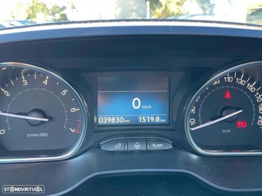 Peugeot 2008 1.2 PureTech Allure - 3