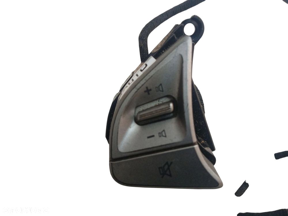 PRZYCISKI MULTIFUNKCJI KIEROWNICY HYUNDAI IX20 (2010-2015) 1.4 CRDI 78KM 96700-1K400, 96700-1K300 - 4