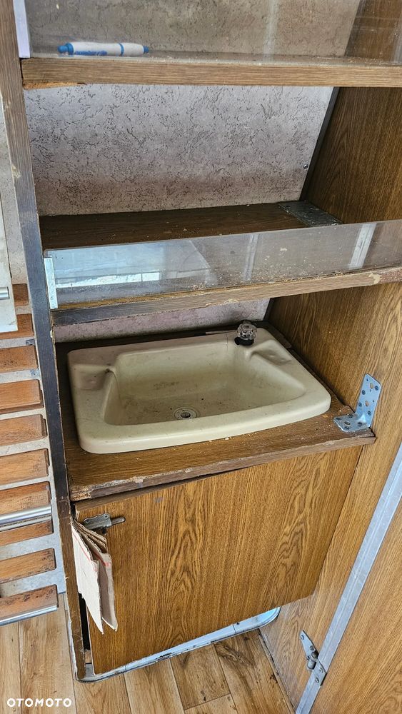 Mercedes-Benz 208 - 10