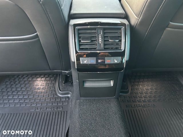 Skoda Superb 2.0 TDI SCR L&K DSG - 8