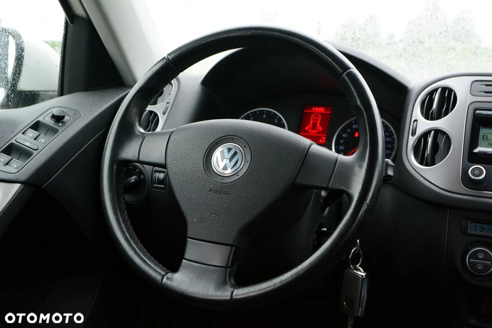 Volkswagen Tiguan - 12