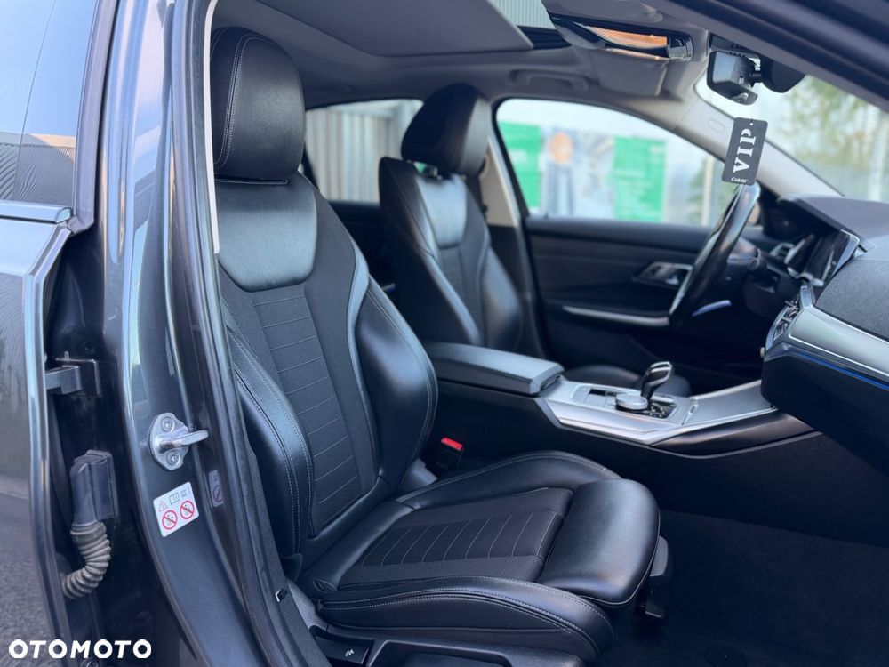 BMW Seria 3 330i Sport Line - 22