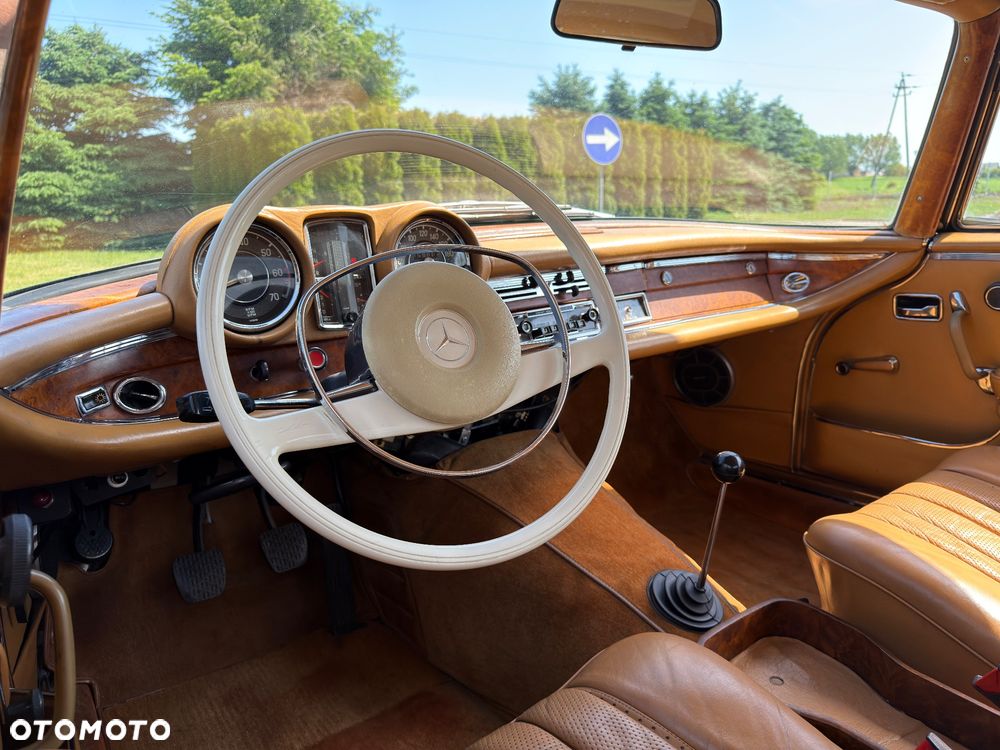 Mercedes-Benz 280 - 21