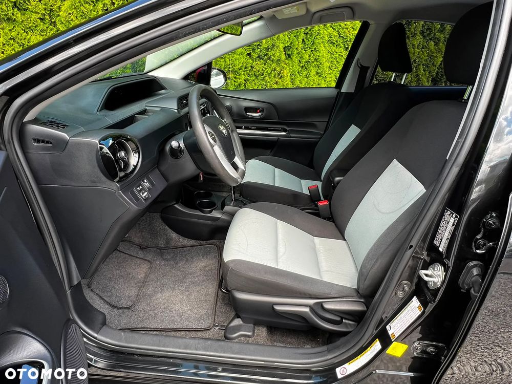 Toyota Prius Hybrid - 12
