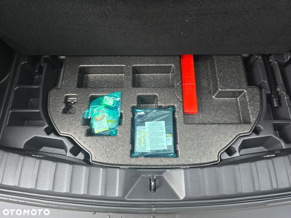 Toyota Corolla Cross 2.0 Hybrid Executive AWD - 27
