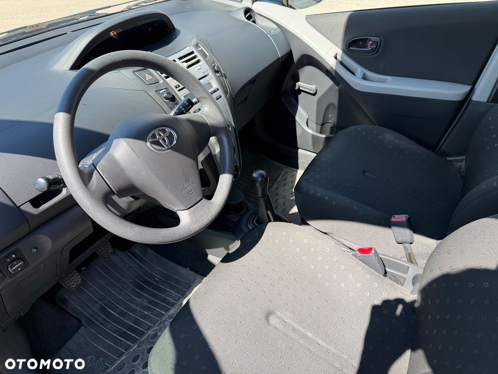 Toyota Yaris 1.3 Terra - 9