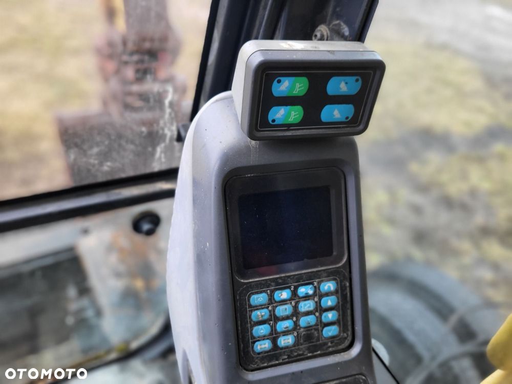 Komatsu Pw 220-7 4X4 - 17