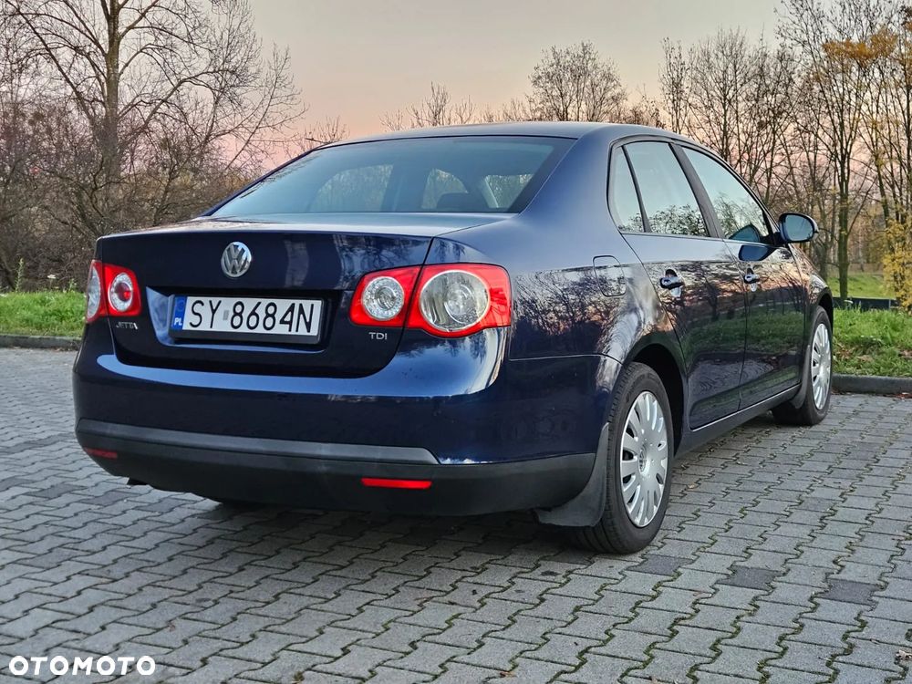 Volkswagen Jetta - 4