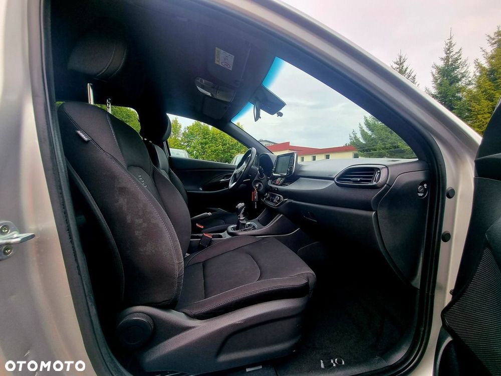 Hyundai i30 1.6 D GO - 11