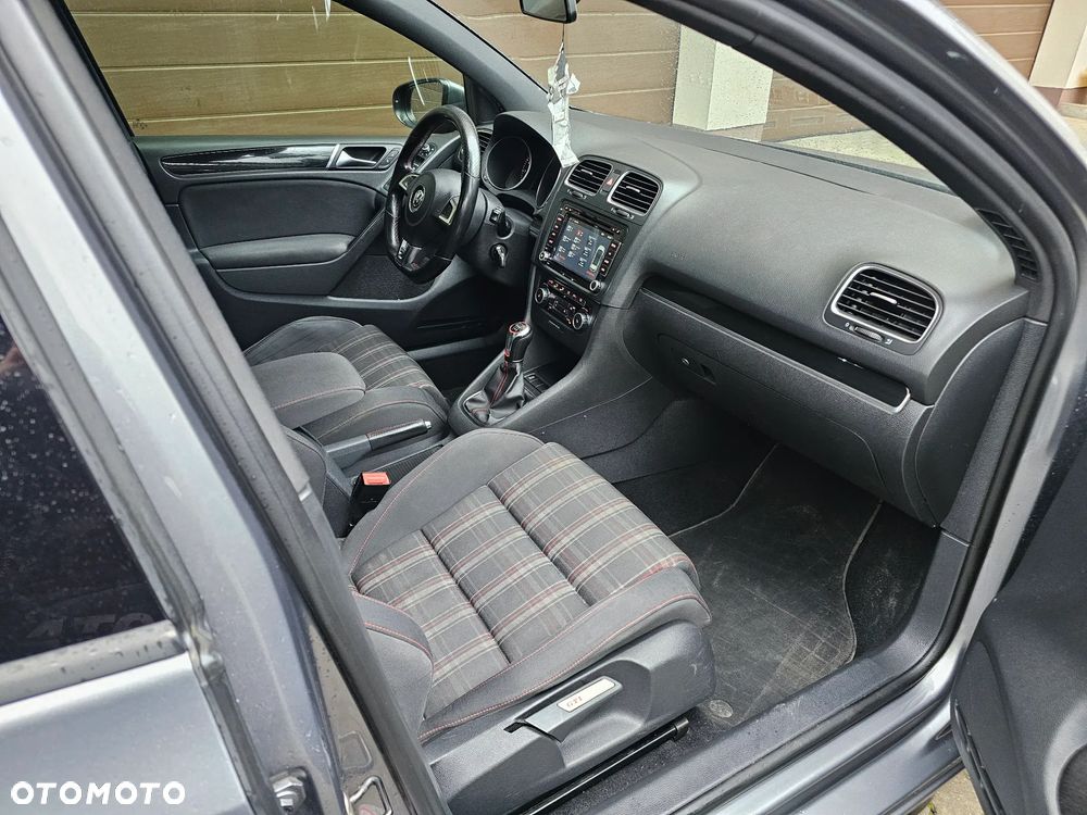 Volkswagen Golf 2.0 GTI - 8